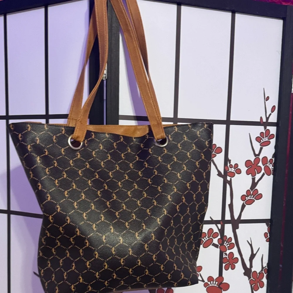 Hey friends, I've gone down to $5. I need te room for my spring/ summer inventor - Picture 3 of 7